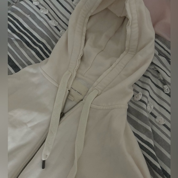 american eagle size xs ivory hooded zip up with pockets ! - Picture 3 of 5